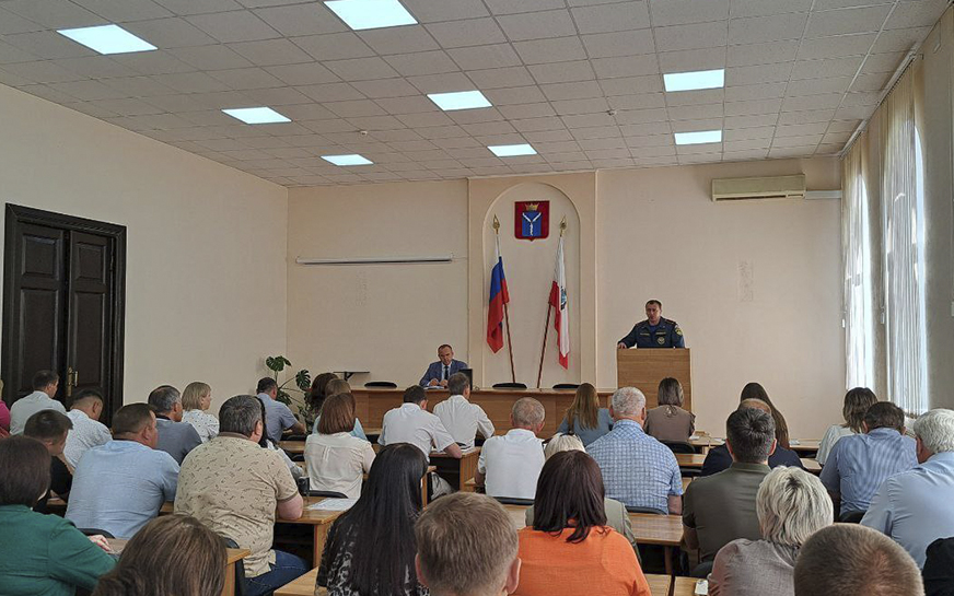 Сегодня провел постоянно действующее совещание, на котором рассмотрели ряд вопросов..
