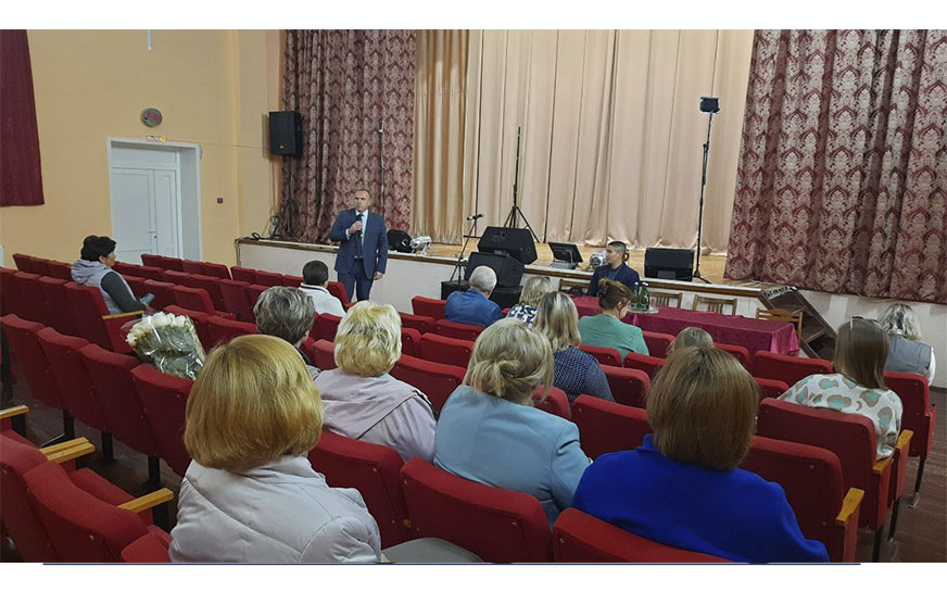 Глава Пугачевского муниципального района Алексей Янин принял участие в собрании граждан в селах Рахмановка, Карловка и Новая Порубежка..
