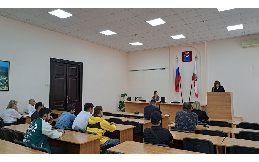 Лекция для мигрантов из Узбекистана.