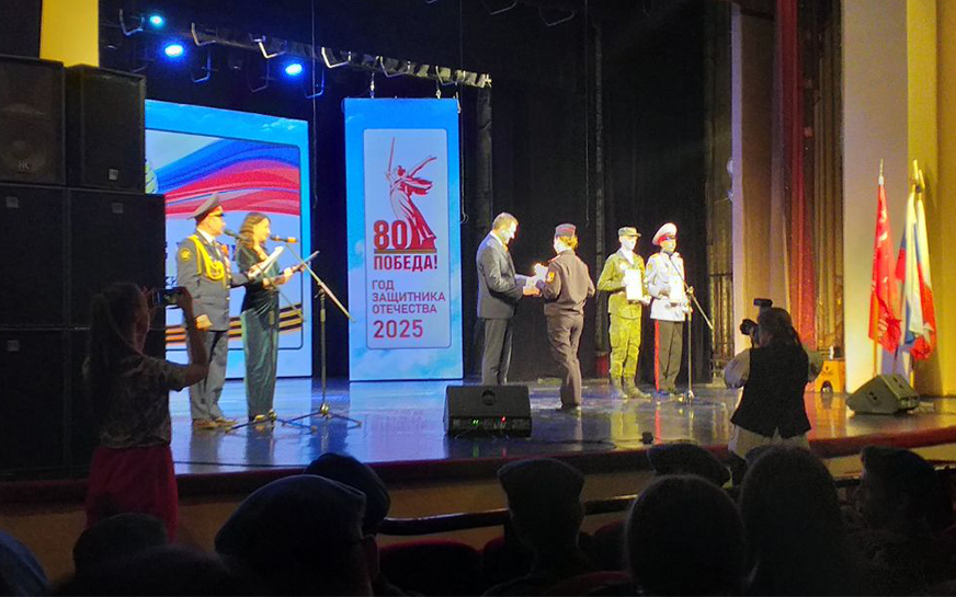 «За нами будущее России».