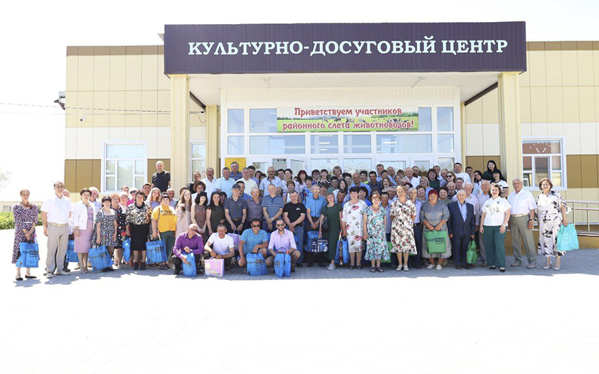 Сегодня в культурно-досуговом центре с. Каменка состоялся XXVIII слёт животноводов Пугачёвского муниципального района..