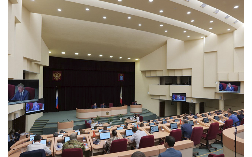 Губернатор Саратовской области Роман Бусаргин рассказал, что на заседании Саратовской областной думы депутаты поддержали ряд инициатив правительства, которые касаются расширения мер поддержки для многодетных семей..