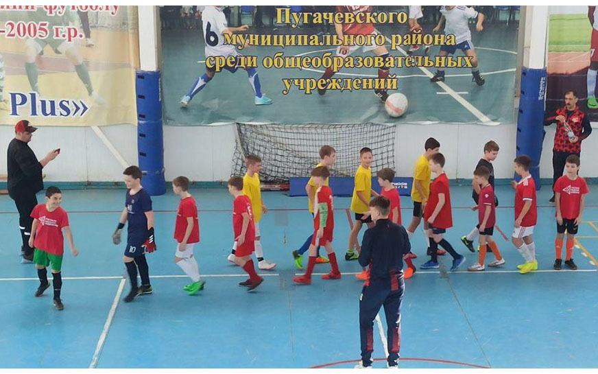 Соревнования по мини-футболу.