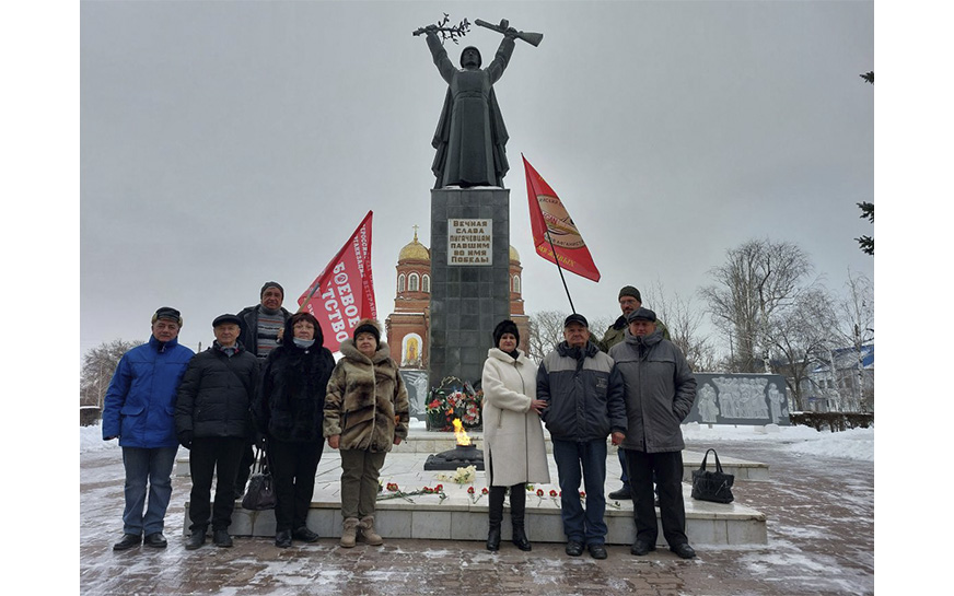 Члены Пугачевского районного отделения Всероссийской общественной организации ветеранов &quot; БОЕВОЕ БРАТСТВО &quot; почтили память советских и российских воинов.