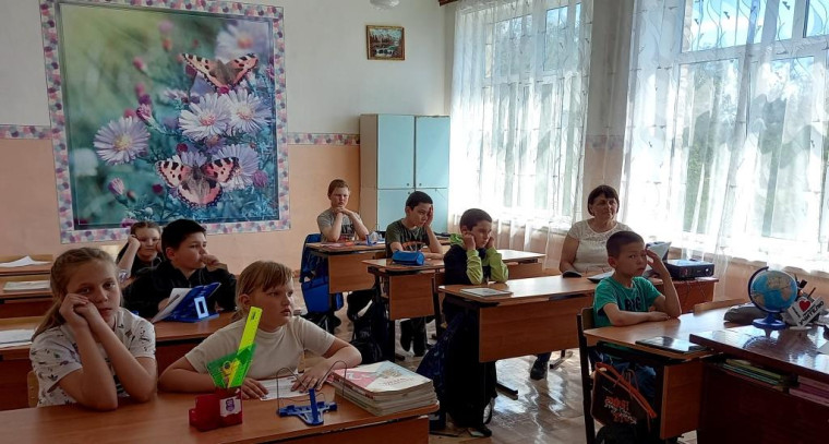 22 мая специалисты Дома культуры пос. Солянский провели для учащихся младших классов филиала МОУ «СОШ № 3 г. Пугачева» ООШ пос. Солянский тематическую программу «Террор – проблема века».. 22 мая специалисты Дома культуры пос. Солянский провели для учащихся младших классов филиала МОУ «СОШ № 3 г. Пугачева» ООШ пос. Солянский тематическую программу «Террор – проблема века»..