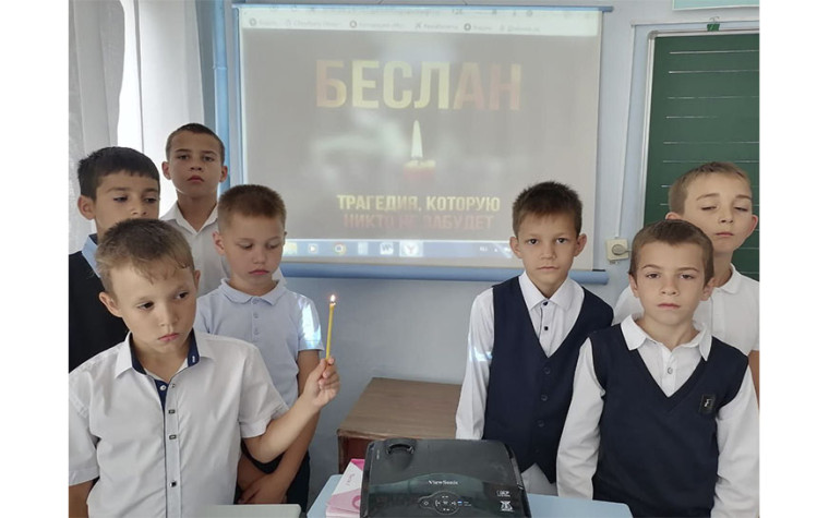 Сегодня мы вспоминаем одну из самых трагичных страниц в истории нашей страны — теракт в Беслане, произошедший в 2004 году.. Сегодня мы вспоминаем одну из самых трагичных страниц в истории нашей страны — теракт в Беслане, произошедший в 2004 году..