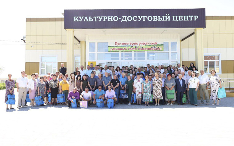 Сегодня в культурно-досуговом центре с. Каменка состоялся XXVIII слёт животноводов Пугачёвского муниципального района.. Сегодня в культурно-досуговом центре с. Каменка состоялся XXVIII слёт животноводов Пугачёвского муниципального района..