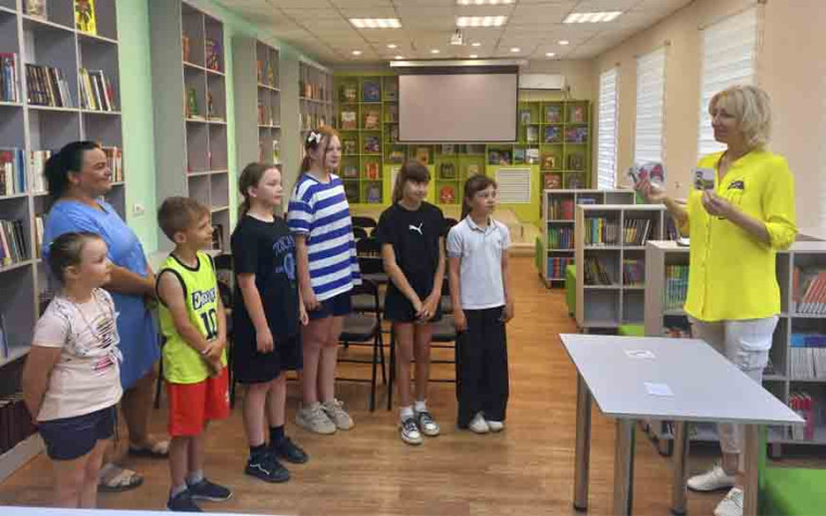 В Пугачёвской районной межпоселенческой библиотеке День защиты детей отмечен множеством ярких и познавательных мероприятий, направленных на создание праздничной атмосферы.. В Пугачёвской районной межпоселенческой библиотеке День защиты детей отмечен множеством ярких и познавательных мероприятий, направленных на создание праздничной атмосферы..