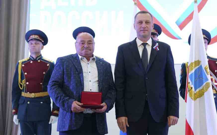Роман Бусаргин вручил государственные награды. Роман Бусаргин вручил государственные награды.