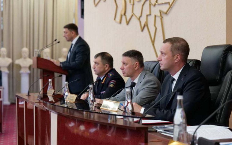 На ремонт сетей водоснабжения в крупных городах дополнительно направят 1 млрд рублей. На ремонт сетей водоснабжения в крупных городах дополнительно направят 1 млрд рублей.