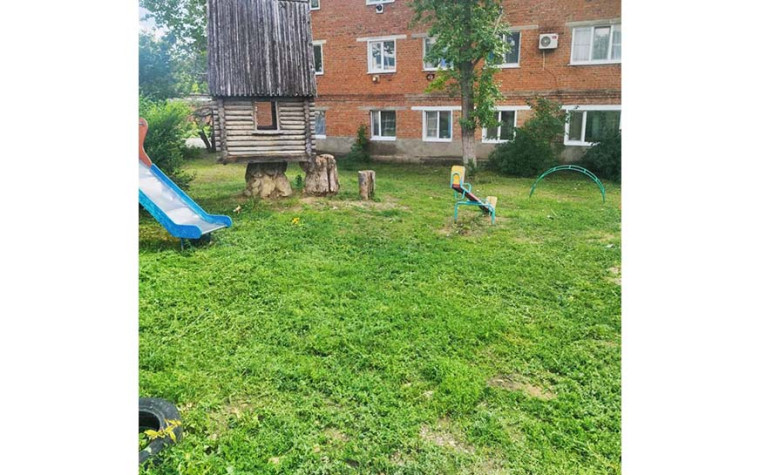 В рамках заключённого муниципального контракта подрядная организация приступила к покосу травы. В рамках заключённого муниципального контракта подрядная организация приступила к покосу травы.
