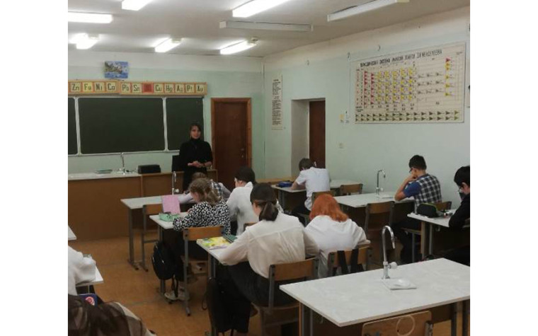 Психолог соцучреждения Пугачевского района провела лекцию «Школьный буллинг». Психолог соцучреждения Пугачевского района провела лекцию «Школьный буллинг».